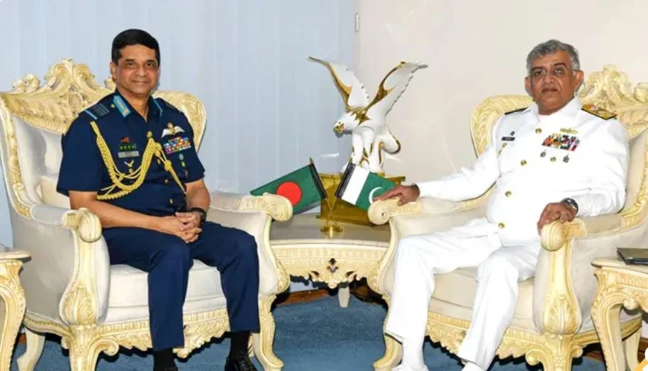 বিমান বাহিনী প্রধানের সঙ্গে পাকিস্তান নৌপ্রধানের সৌজন্য সাক্ষাৎ